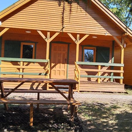 Domek Drewniany Nad Morzem Caloroczny 尤斯托尼莫斯基 外观 照片