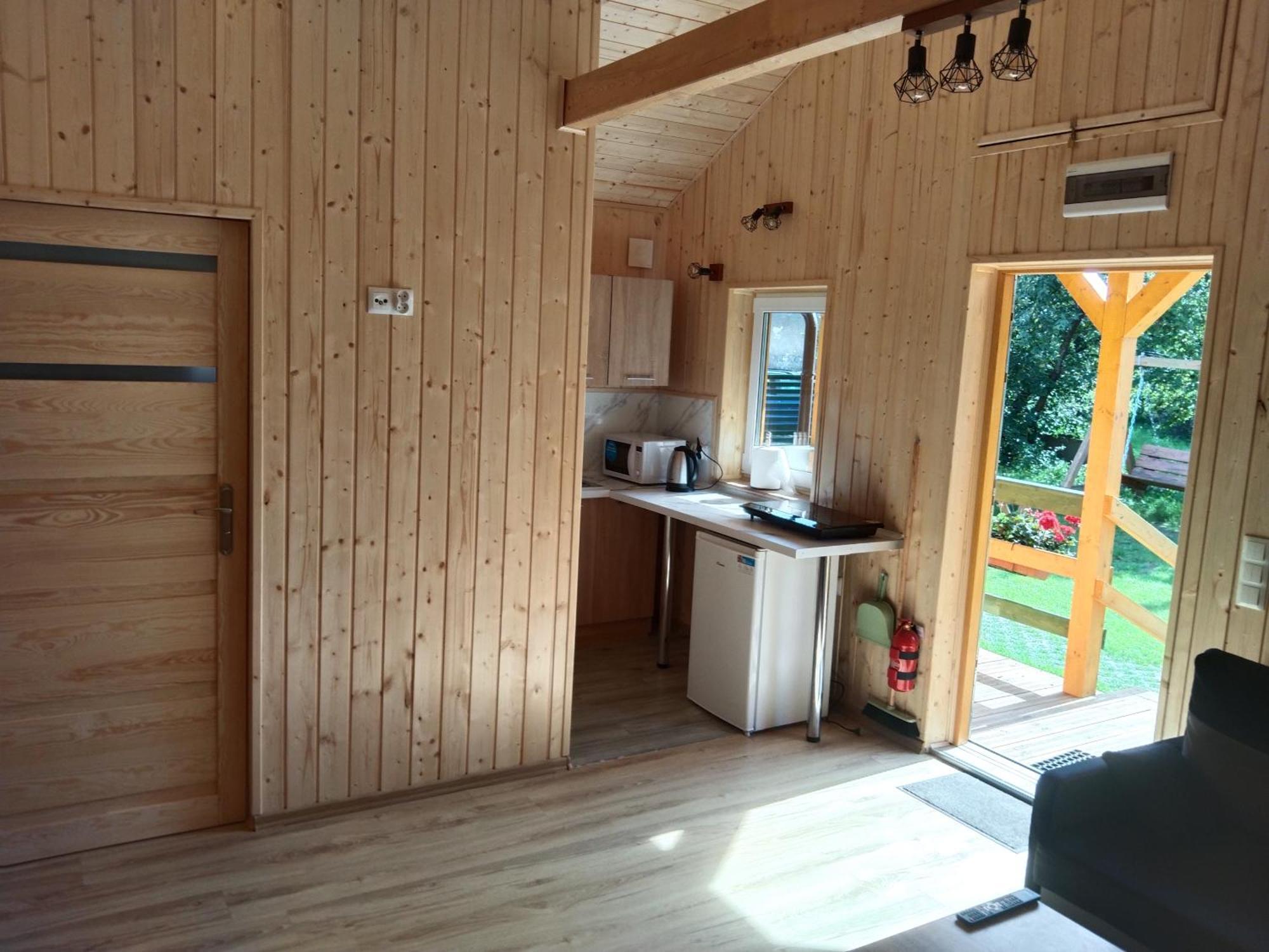 Domek Drewniany Nad Morzem Caloroczny 尤斯托尼莫斯基 外观 照片